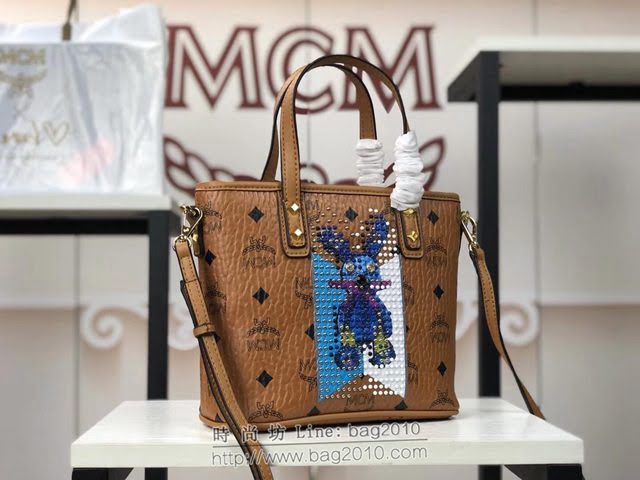 MCM女包 原單 6203兔子打釘 飾有可愛圖案 Anya購物袋 MCM女手提包 手拎包 MCM斜挎單肩包  mdmc1423
